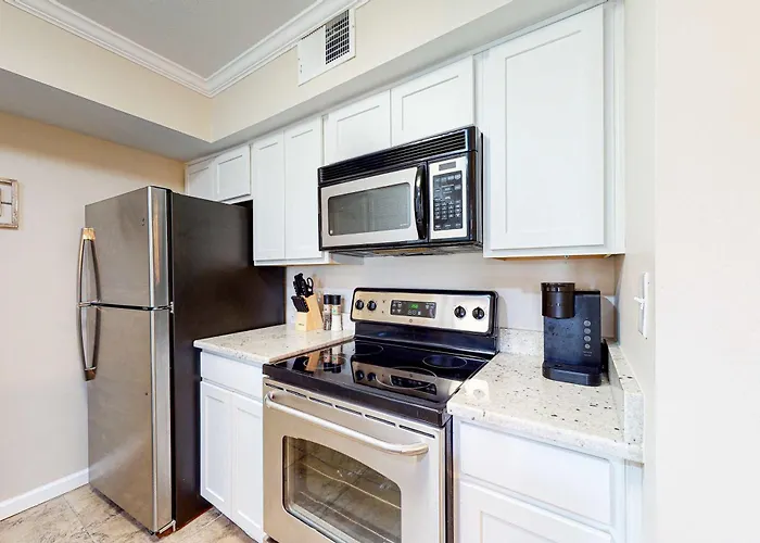 Delightful Coastal Gem With Pool Hot Tub Private Balcony Fast Wifi & Ac *
