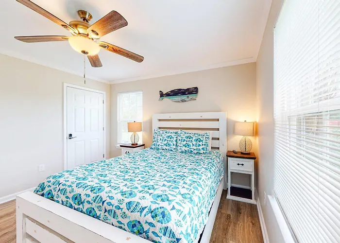 Delightful Coastal Gem With Pool Hot Tub Private Balcony Fast Wifi & Ac
