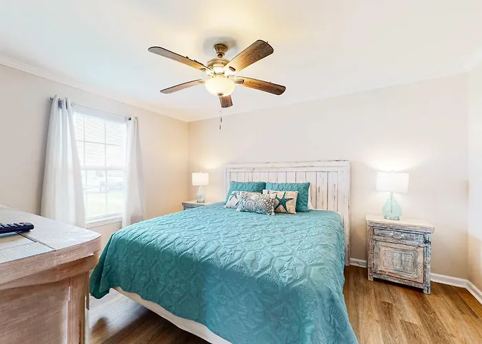 Delightful Coastal Gem With Pool Hot Tub Private Balcony Fast Wifi & Ac Holiday home